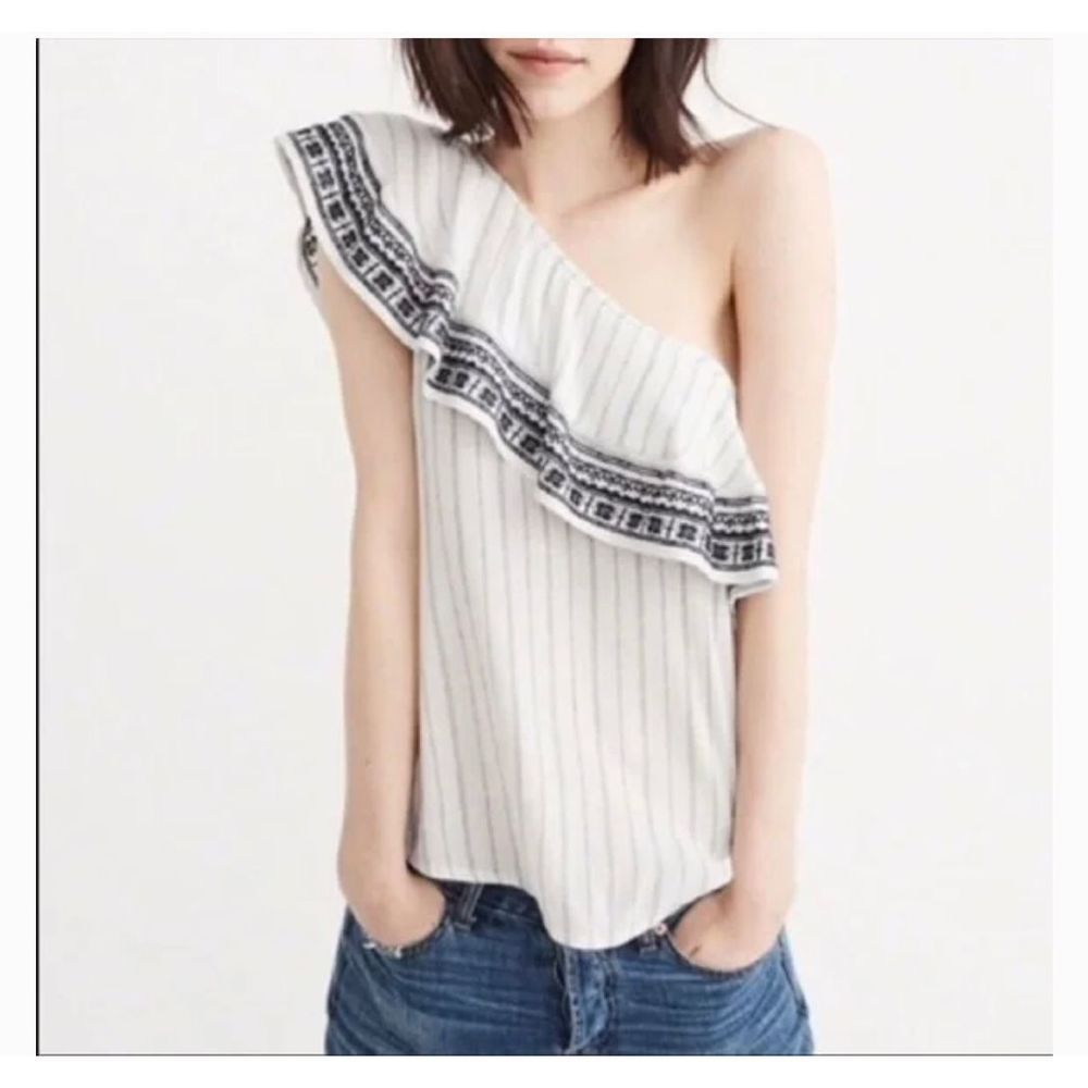 Preloved Abercrombie and fitch asymmetrical top